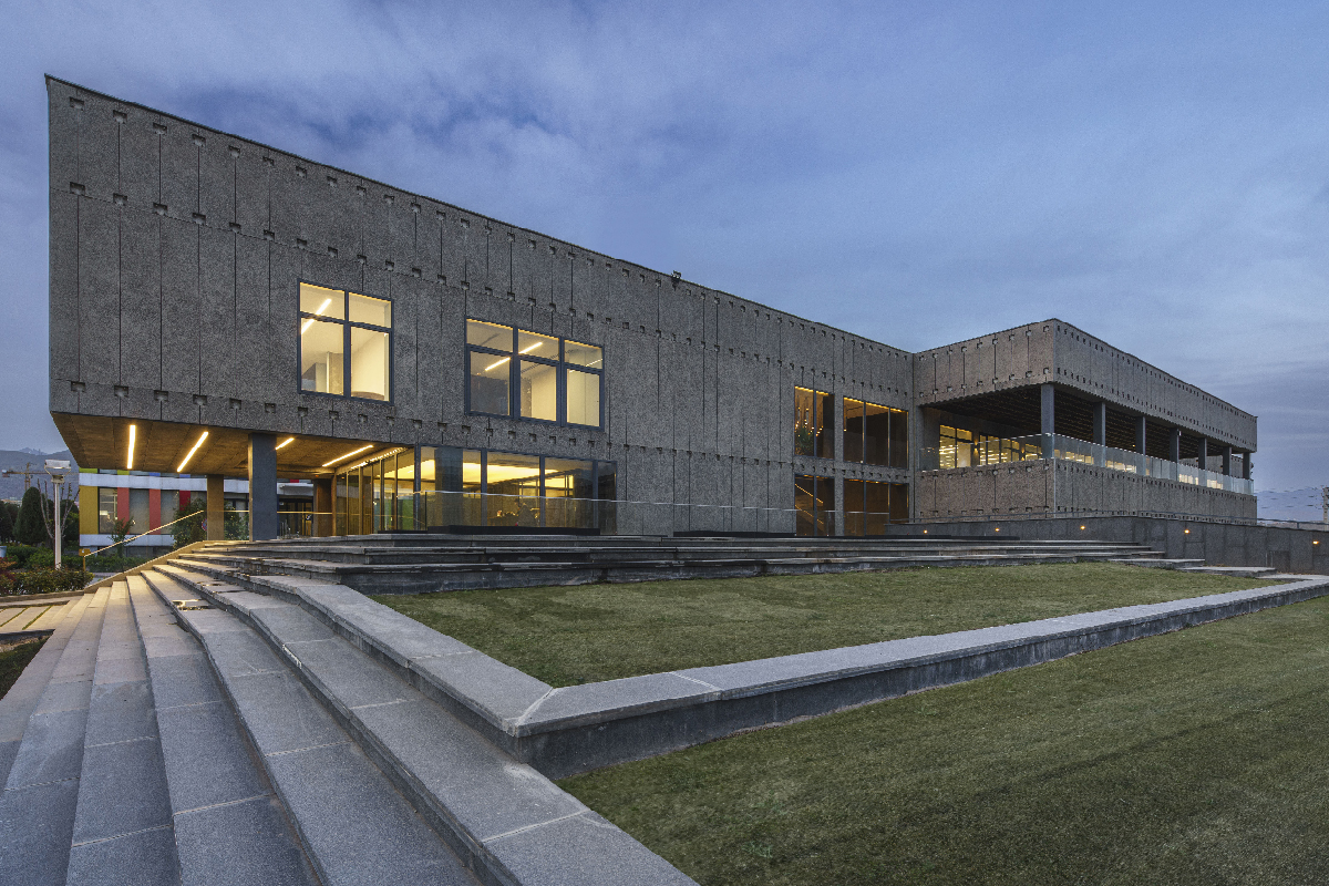 رتبه دوم مشترک، ساختمان اداري سامان ماهواره